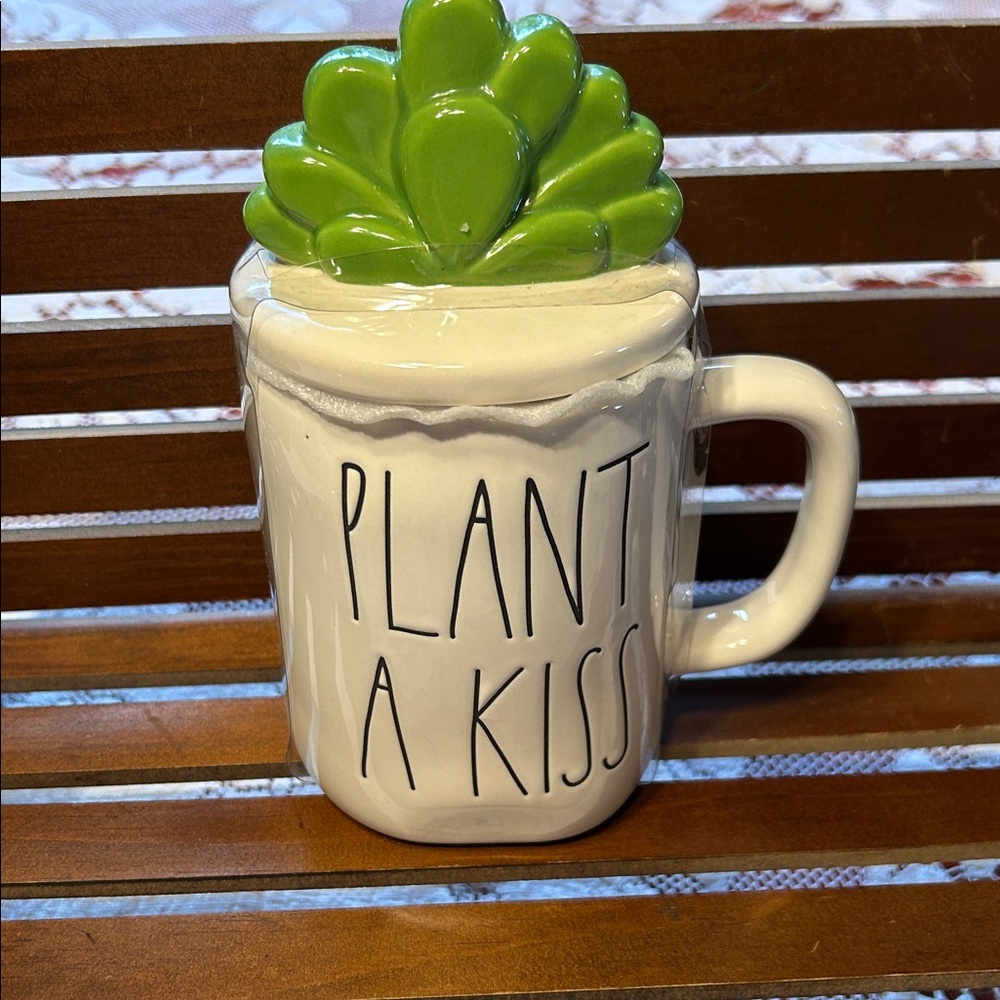 Rae Dunn “Plant A Kiss” Drinking Mug With a Topper New Sealed